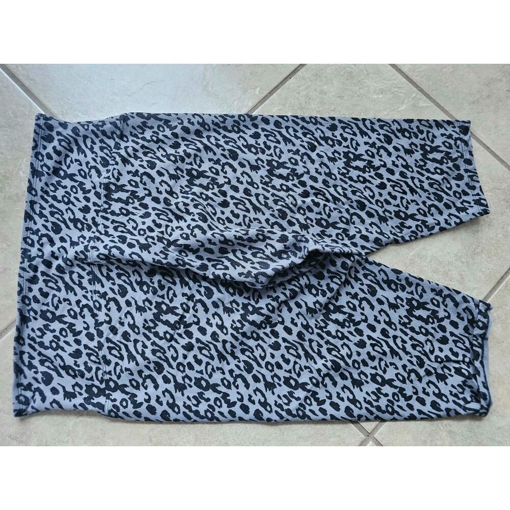 Y2K Gray Leopard Print Capri Leggings Plus Size 1X Yummie Talia